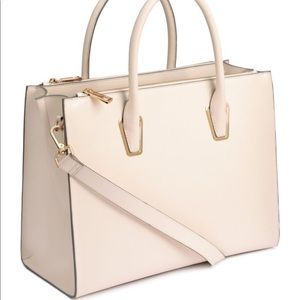 Super cute off white tote 💚